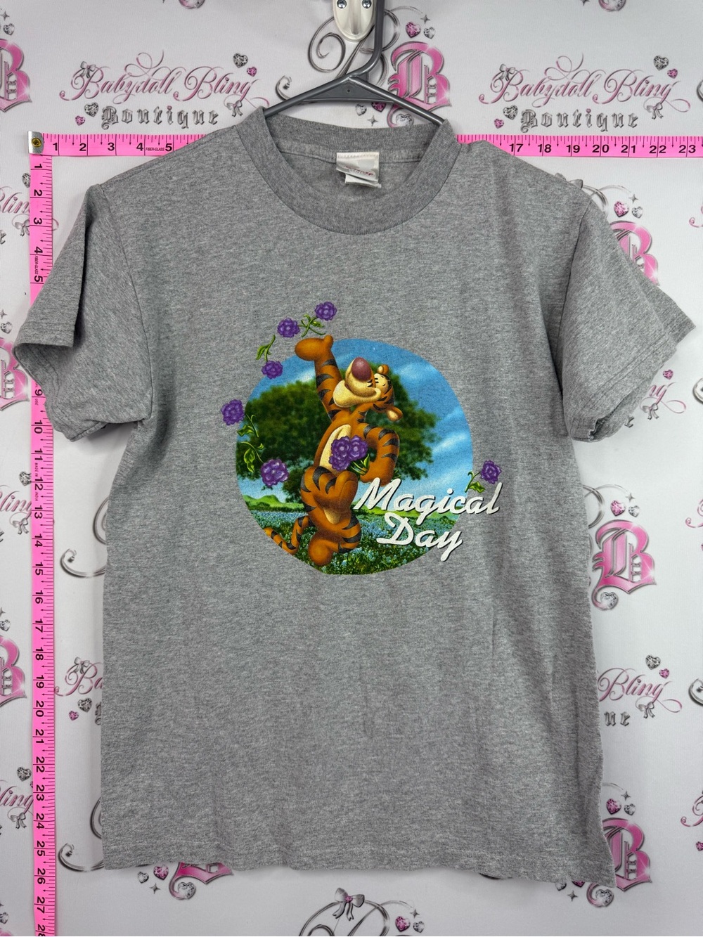 Disney store vintage tshirt Tigger "Magical Day" Graphic Tee